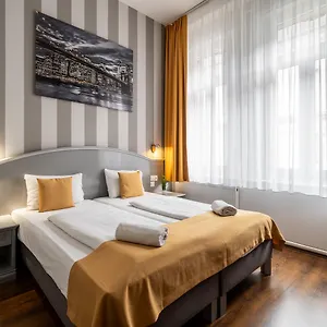 3* Hotel Full Moon